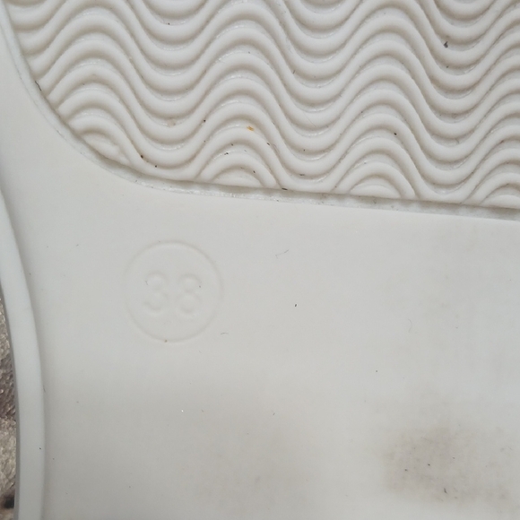 Gold Women's Sneakers By Darkwood, Sz8 , Leather Super Soft, Pre-owned - Picture 7 of 7